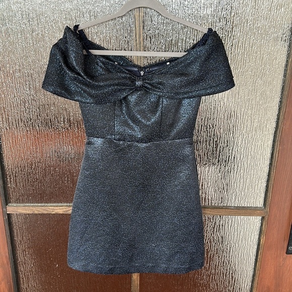 ML Monique Lhuillier
Bow Front Mini Dress size 4 - Picture 5 of 10